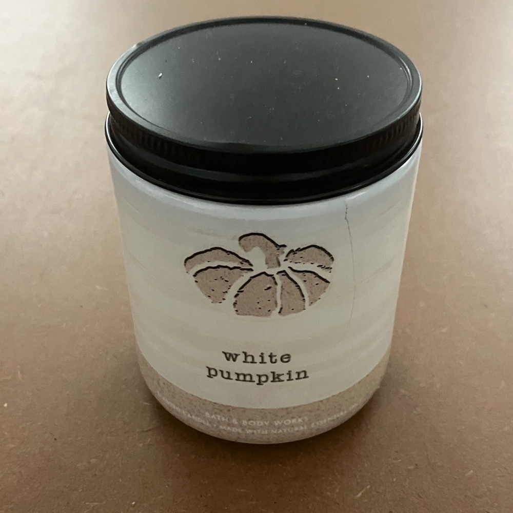 Bath & Body Works White Pumpkin 7oz Candle NWT